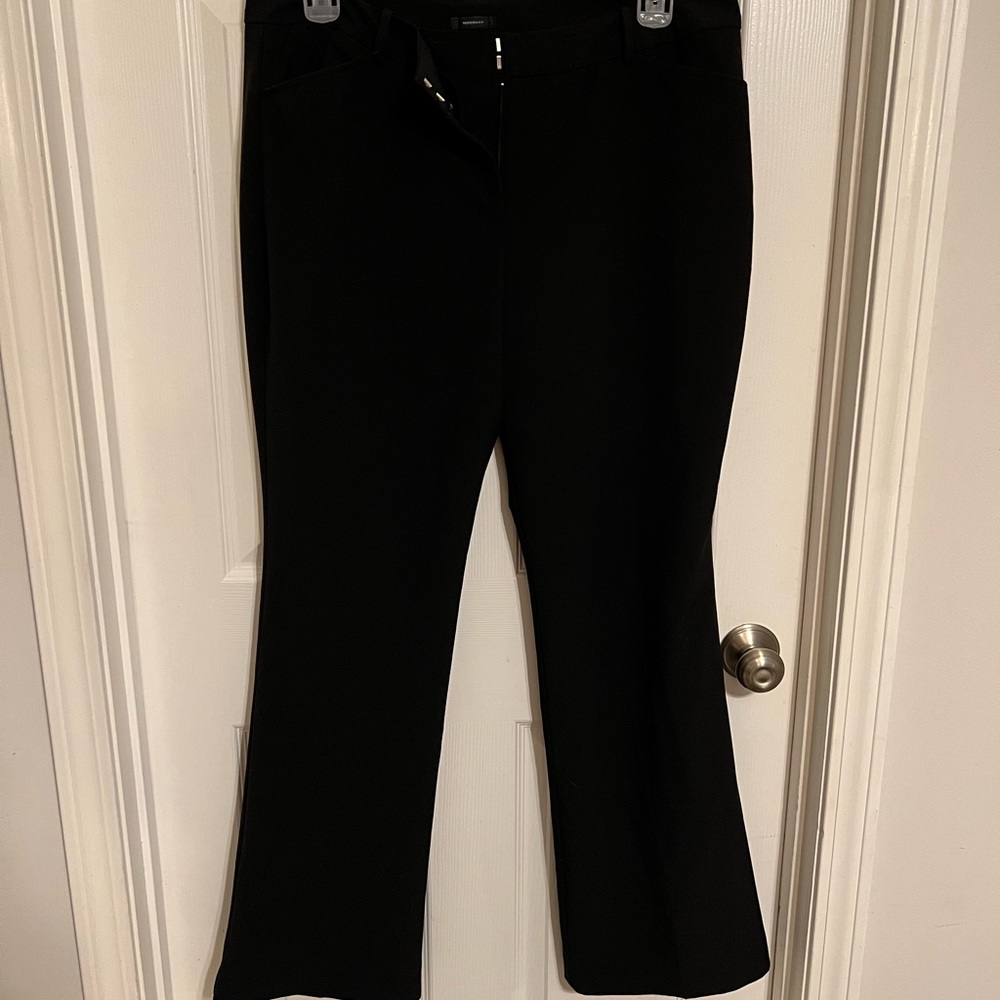 Black dress slacks with pockets and belt loops.